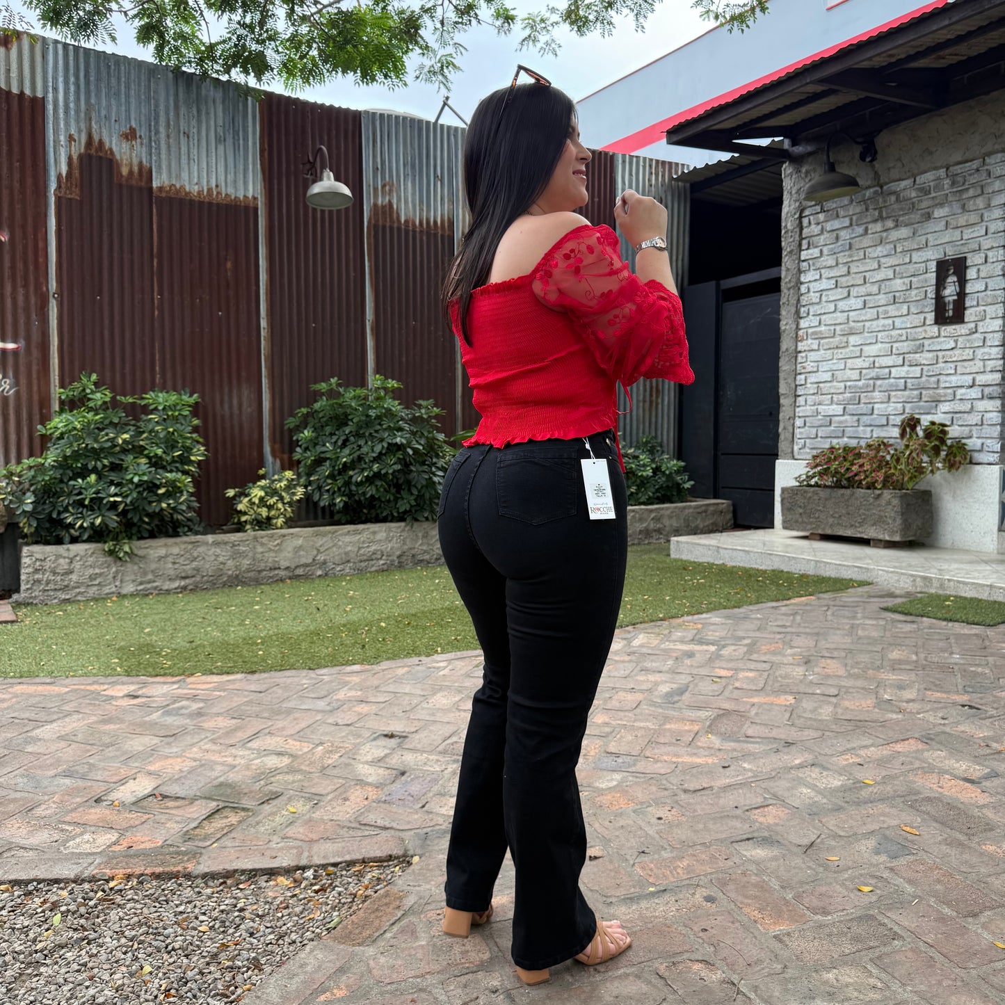 Pantalón Recto Negro Stretch – Elegancia que se Mueve Contigo
Ref-1091