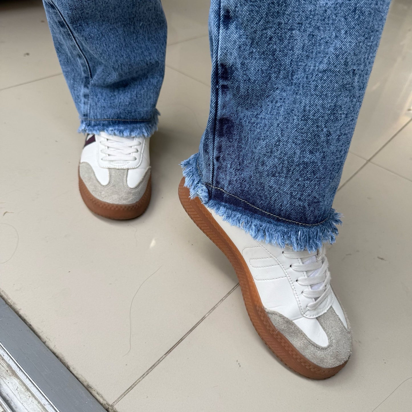 Mom Rígido Azul con Bota Flecos – Ref-1109