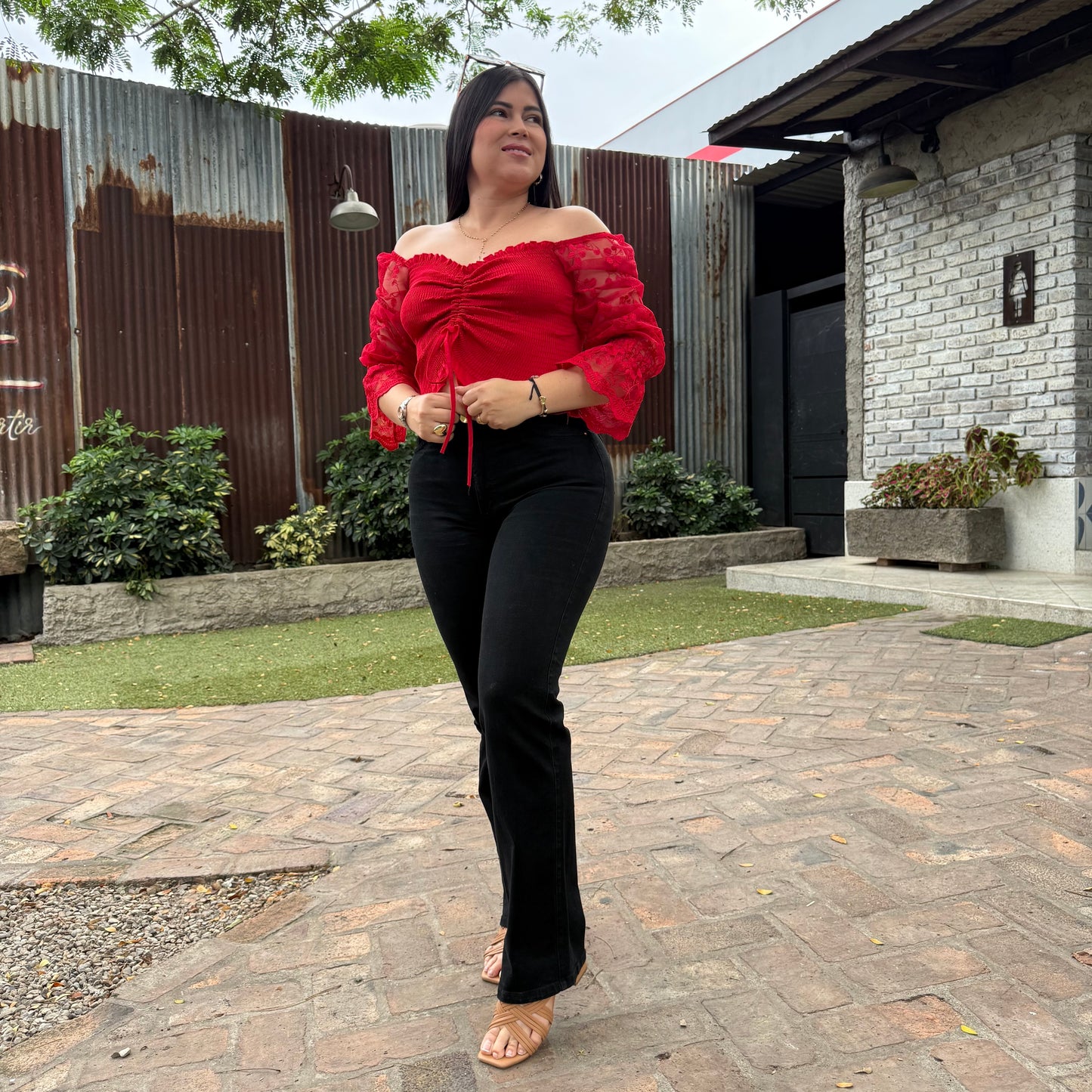 Pantalón Recto Negro Stretch – Elegancia que se Mueve Contigo
Ref-1091